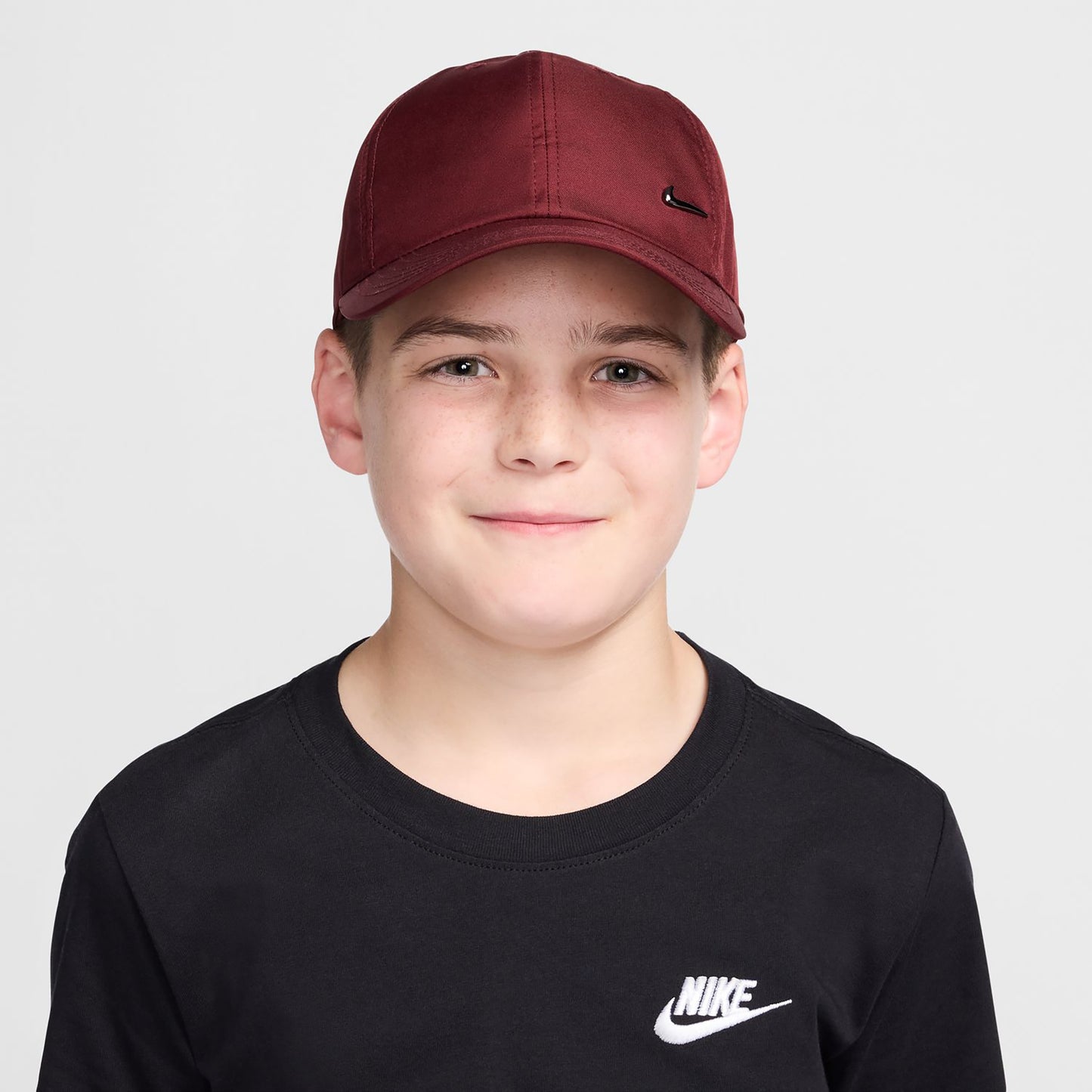 Nike Dri-FIT Club Metal Swoosh Cap Kinder-weinrot Nike Dri-FIT Club Metal Swoosh Cap Kinder-weinrot