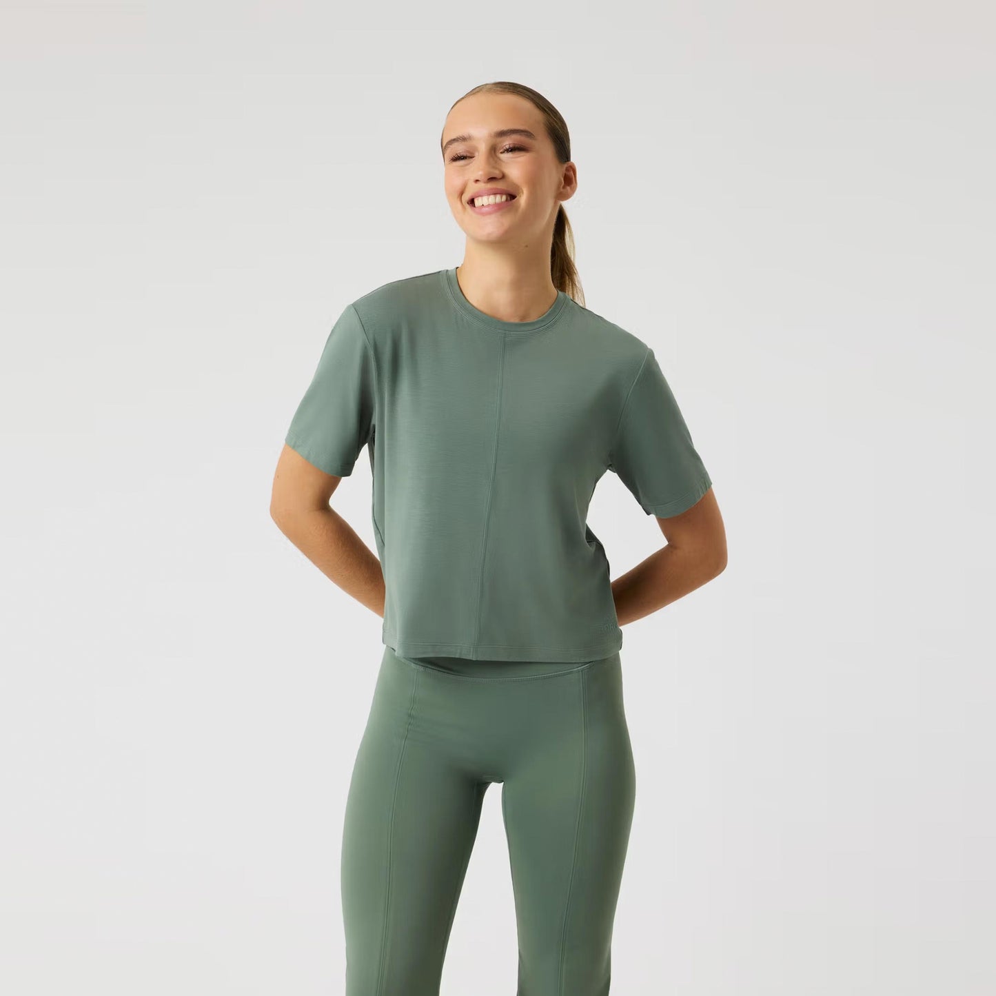 Björn Borg Studio Soft Cropped T-Shirt Damen - salbei Björn Borg Studio Soft Cropped T-Shirt Damen - salbei