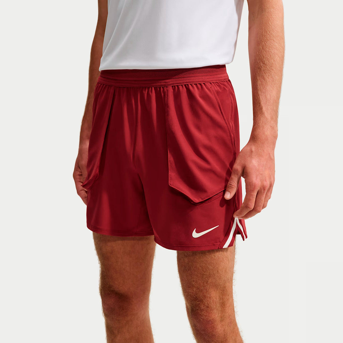 Nike Jannik Sinner Court Slam Shorts Herren - weinrot, creme Nike Jannik Sinner Court Slam Shorts Herren - weinrot, creme